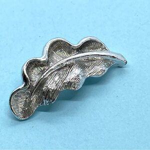 GERRY's Leaf Vintage Silvertone Brooch